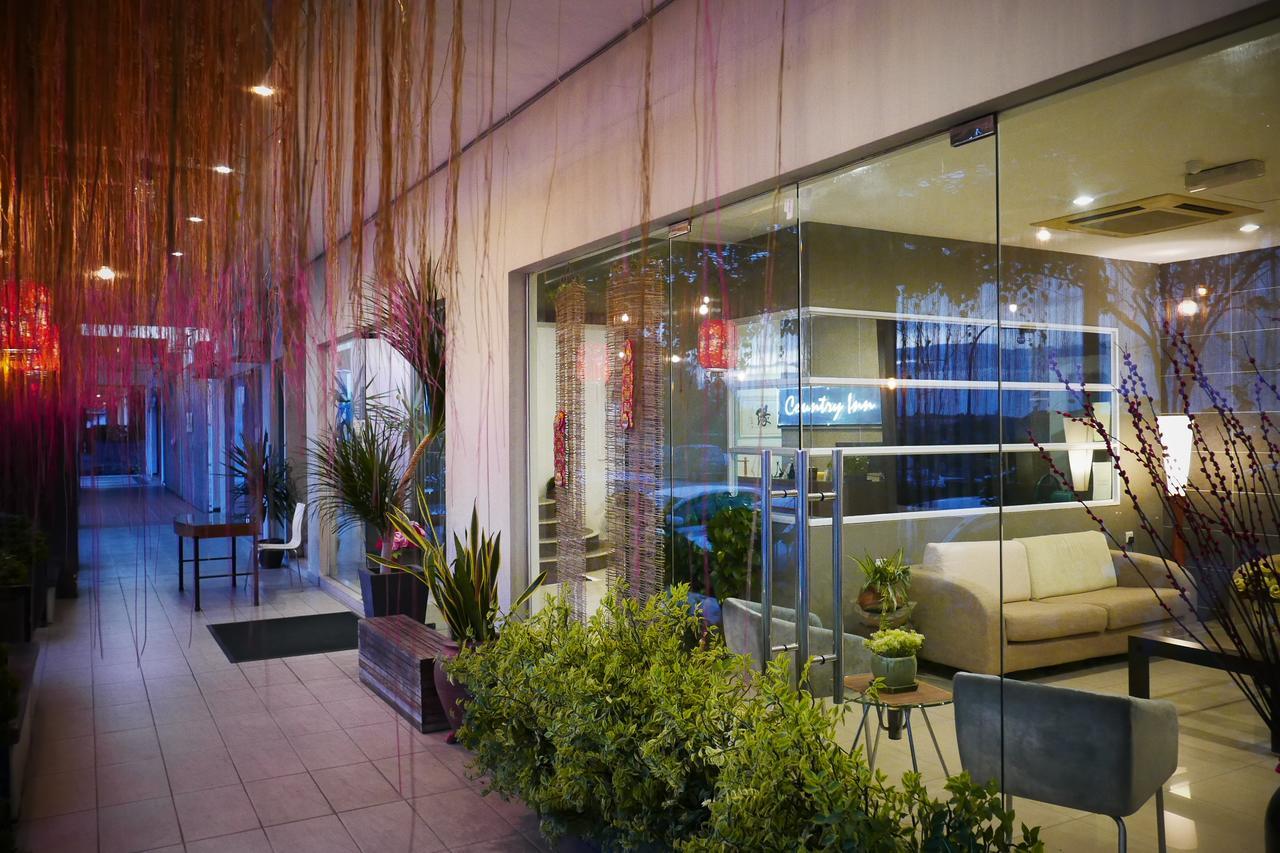 Country Inn Kulai Exterior photo