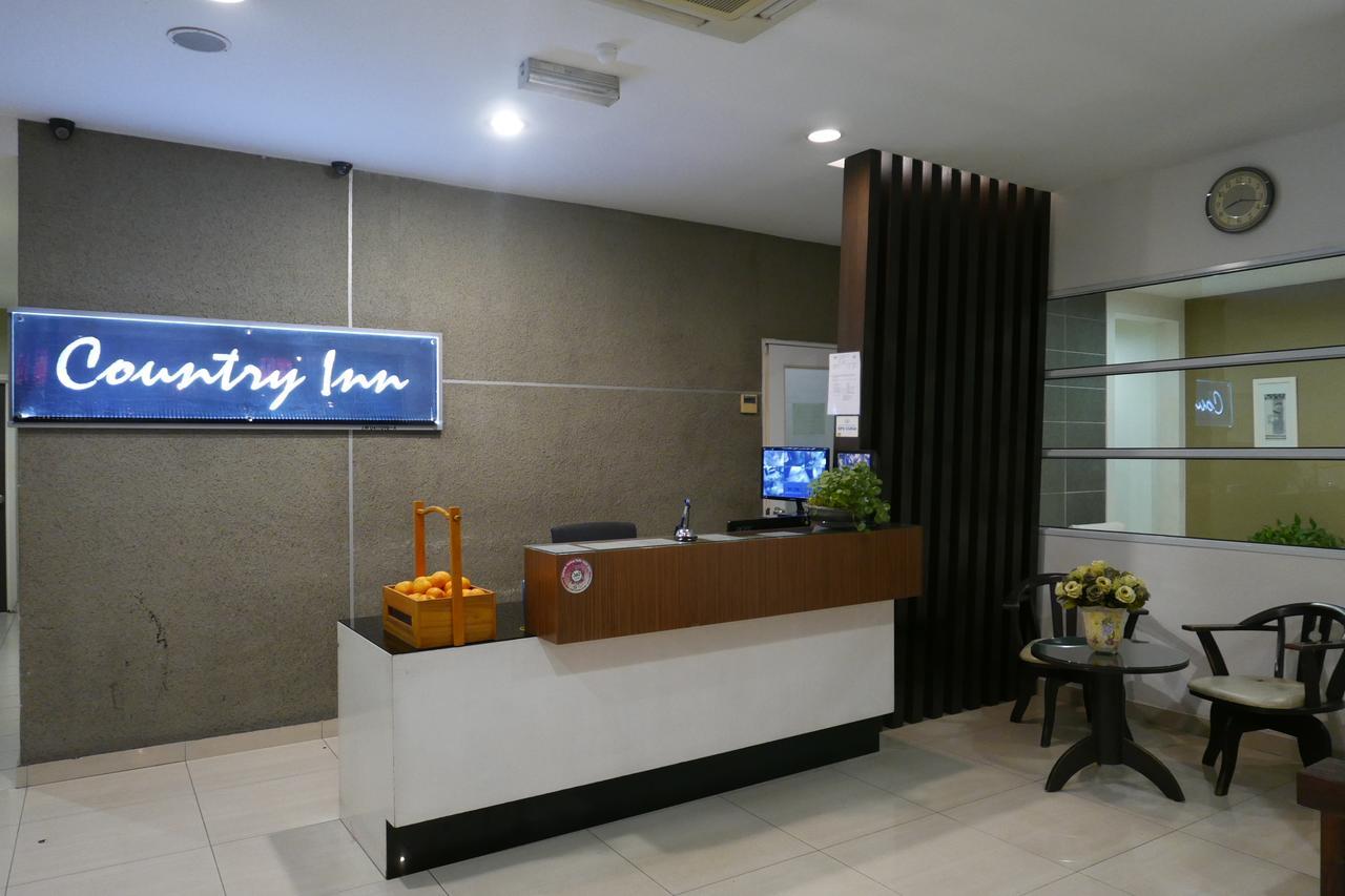 Country Inn Kulai Exterior photo