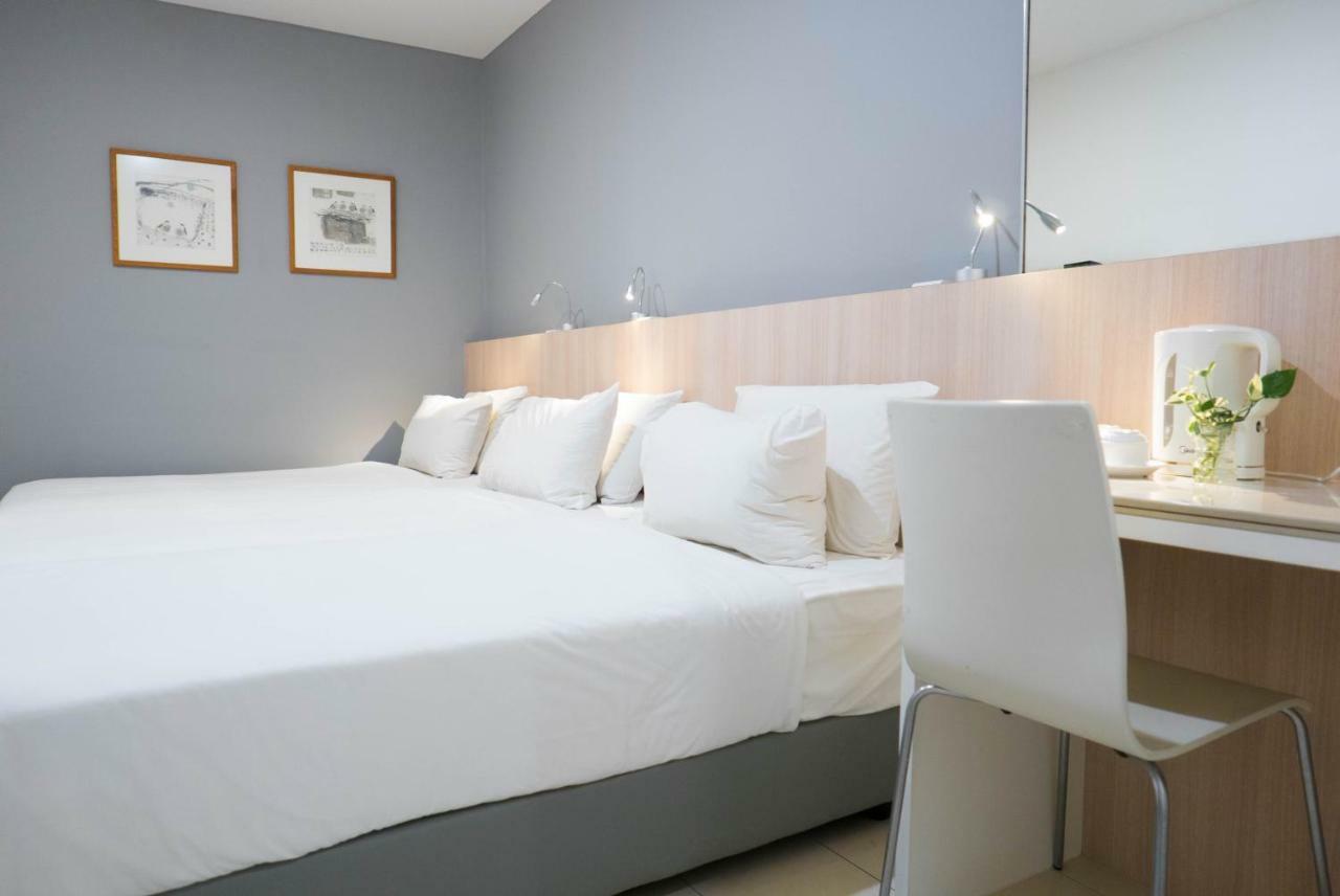 Country Inn Kulai Exterior photo