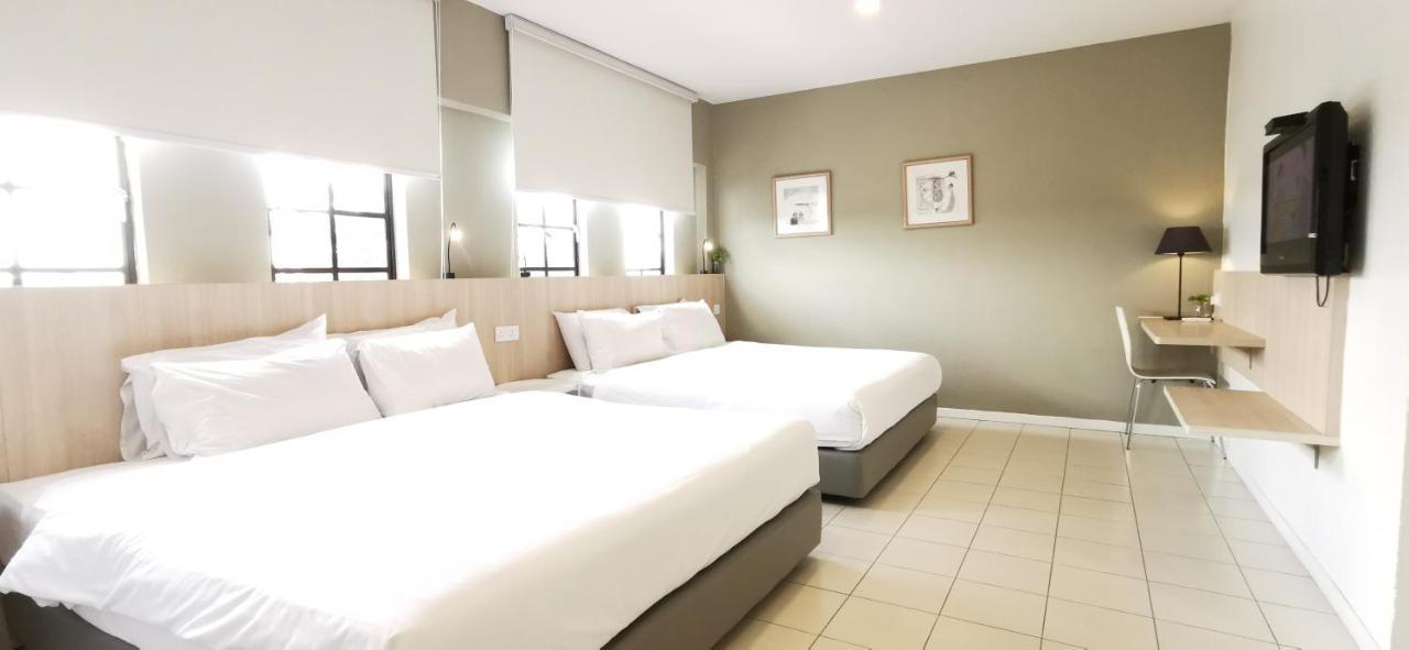 Country Inn Kulai Exterior photo